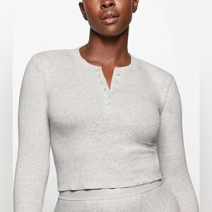 NWT Skims Cotton Rib Crop Long Sleeve  Henley in Light Heather Grey